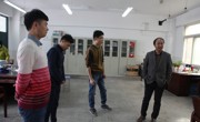 公司经理助理袁茵带领专家组赴各个实习点看望员工